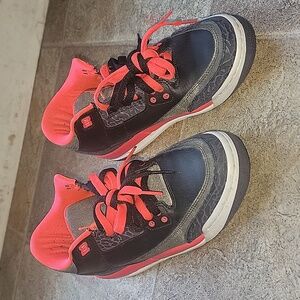 Air Jordan 3 Retro Crimson